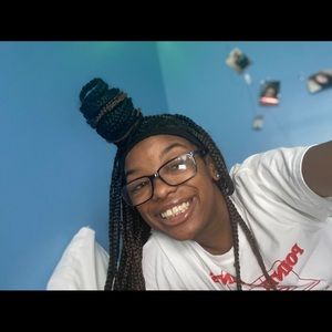 Meet your Posher, Kayla